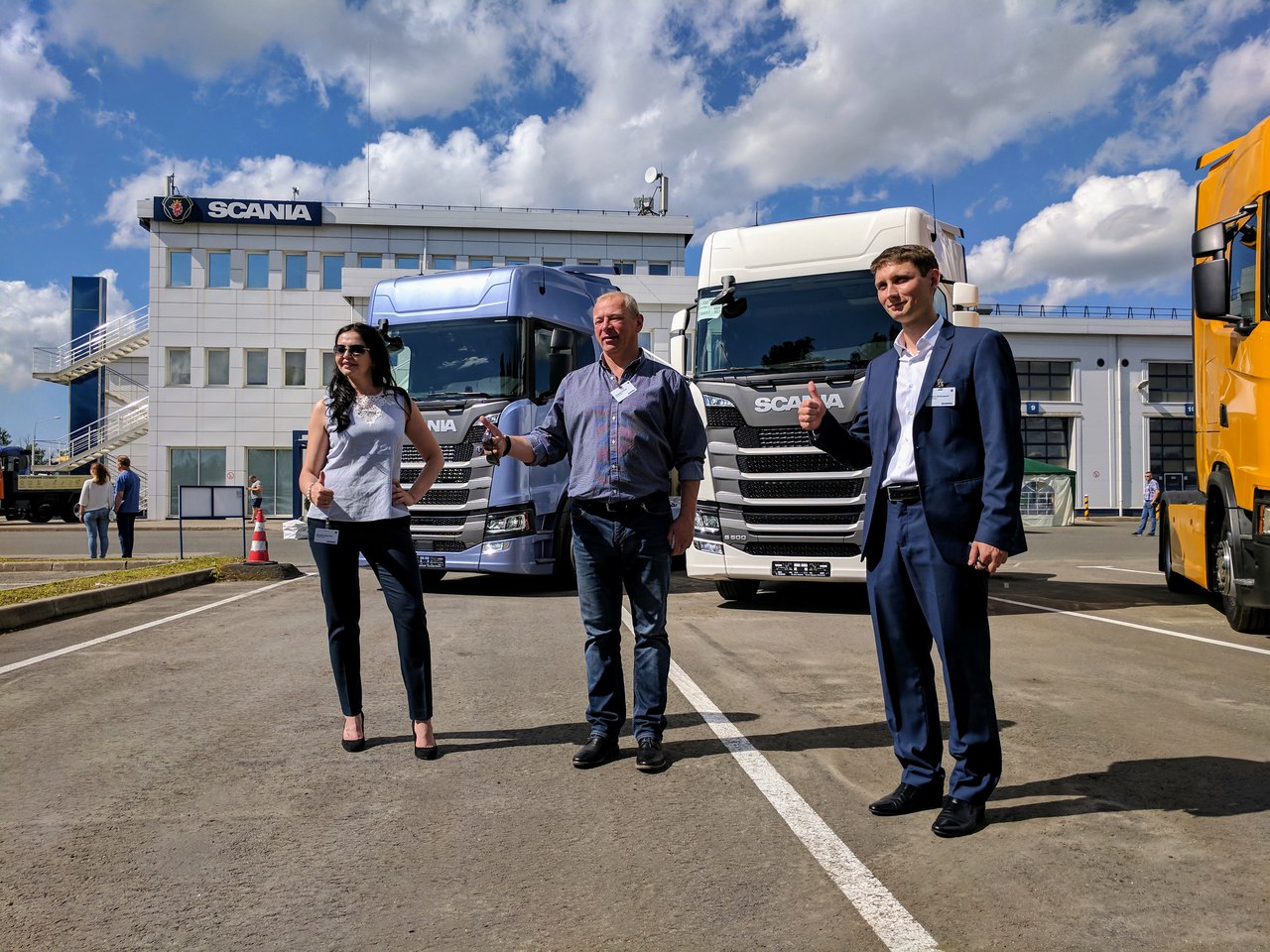 Первые грузовики Scania нового поколения отгружены трем российским клиентам