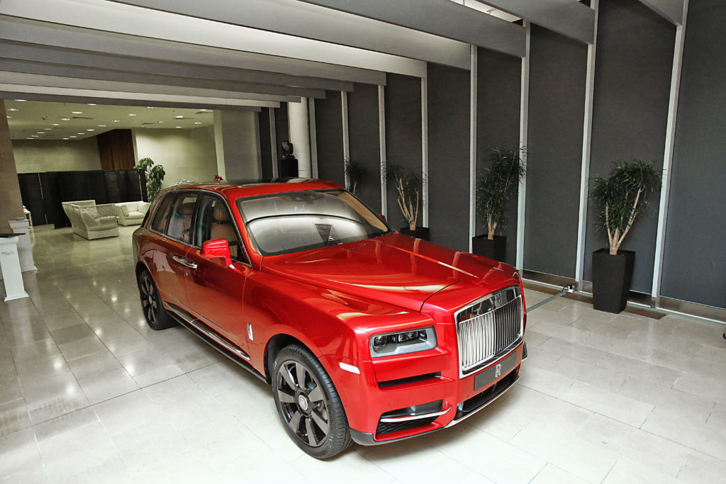 Rolls-Royce Cullinan – роскошный внедорожник на рынке РФ
