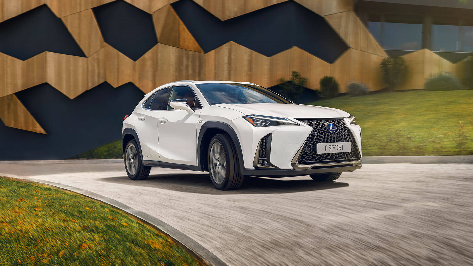 LEXUS UX ВЫЙДЕТ НА РОССИЙСКИЙ РЫНОК В КОНЦЕ 2018 ГОДА