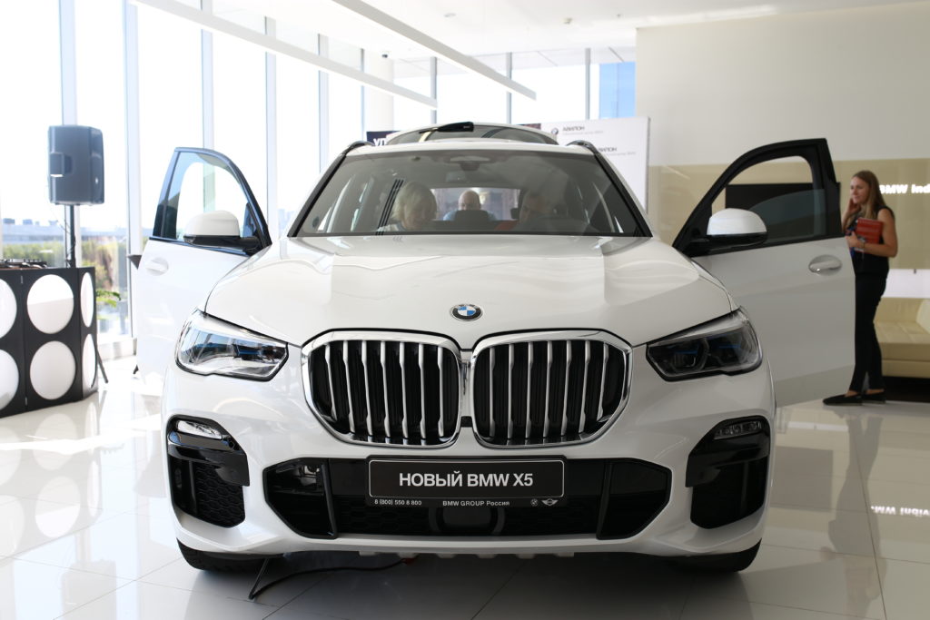 «АВИЛОН. Официальный дилер BMW»  первым в России показал новый X5