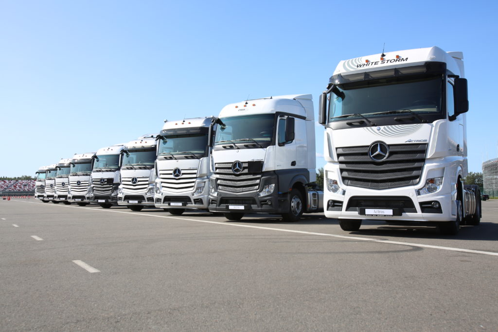 В России стартовали продажи новых грузовиков Mercedes-Benz Actros и Arocs