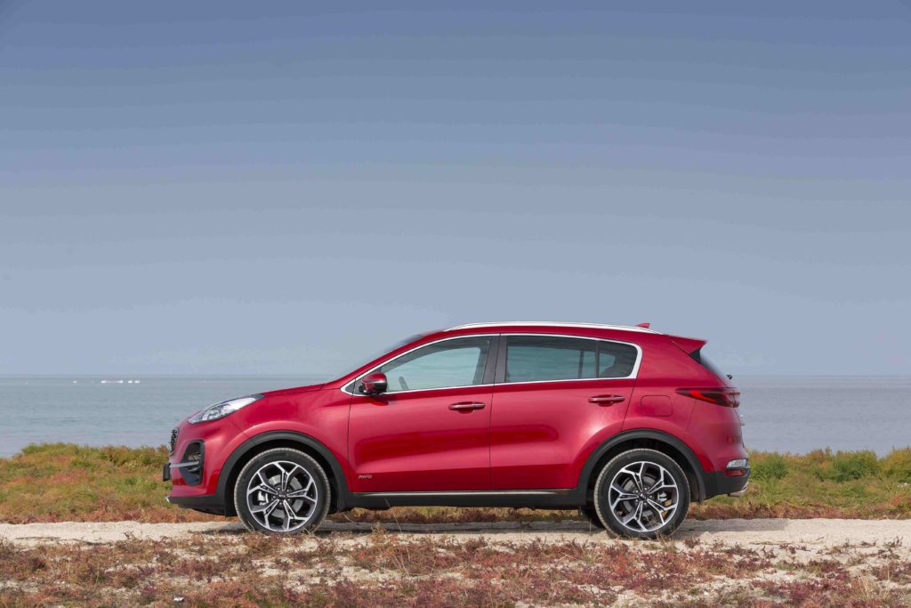 KIA объявляет комплектации и цены обновленного кроссовера Sportage