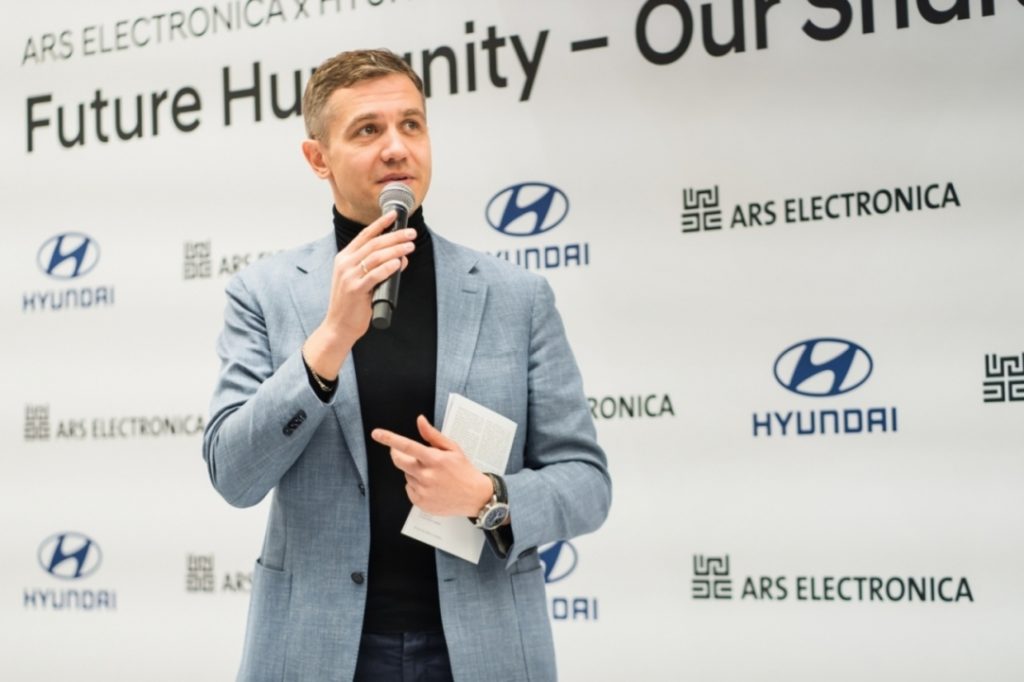 Выставка «Будущее человечества - общество для всех» в Hyundai Motorstudio