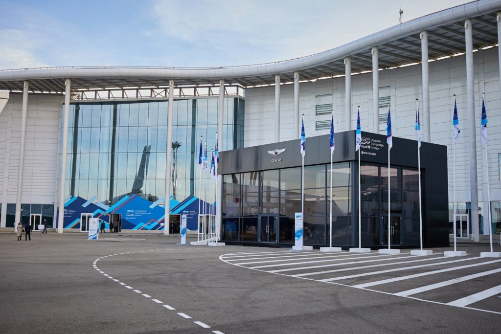 Genesis выступил официальным автомобильным партнером Российского инвестиционного форума 2019