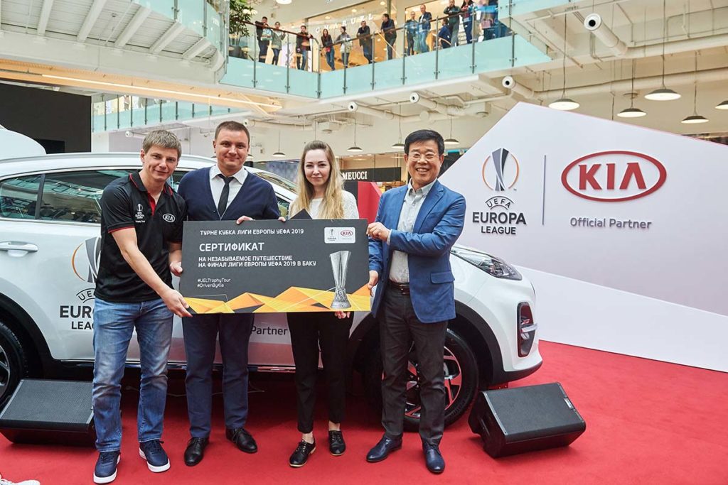 Трофей Лиги Европы UEFA посетил Москву при поддержке KIA Motors