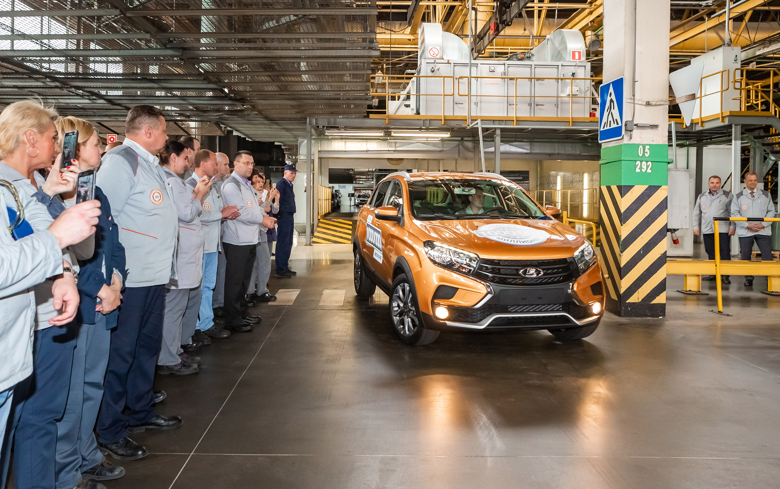 Российский автопром. Lada XRAY конвейер. Конвейерная линия АВТОВАЗ. Конвейер АВТОВАЗА В Тольятти. Тольятти автозавод АВТОВАЗ.