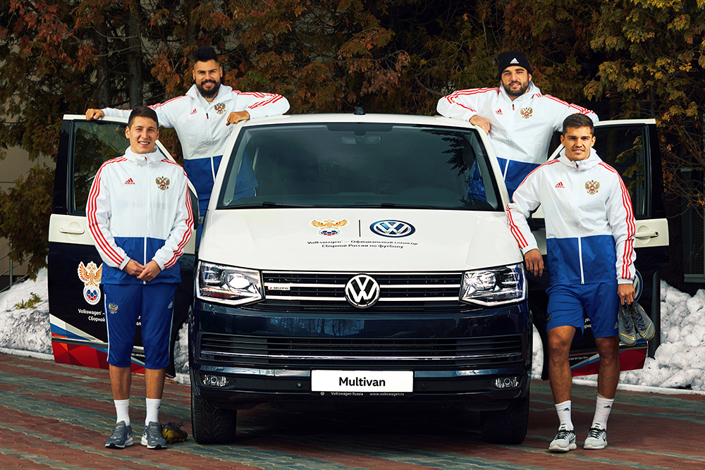 Volkswagen официально взяли играть в футбол