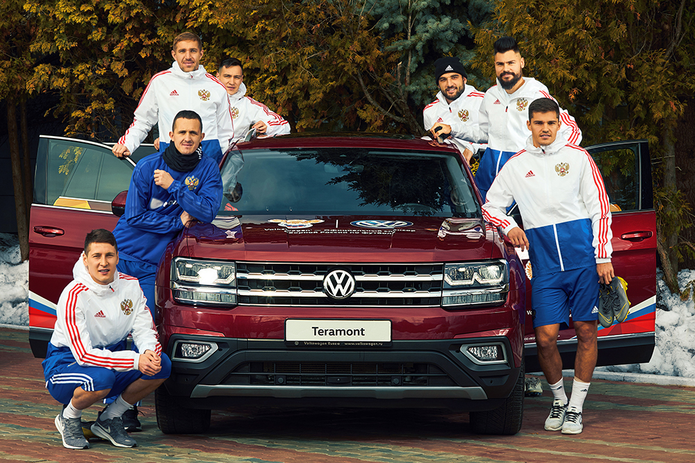 Volkswagen официально взяли играть в футбол