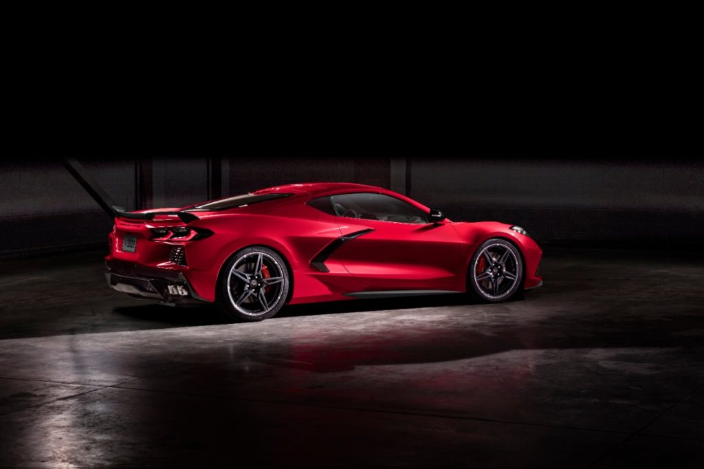 На крыльях Corvette Stingray