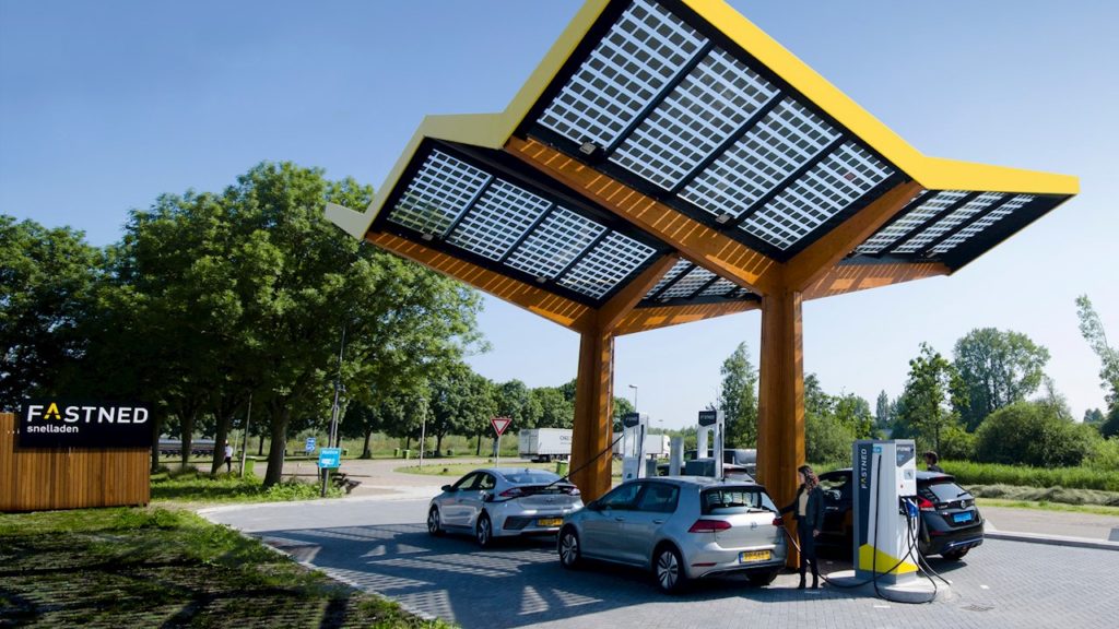 Сотая электрозаправка Fastned от ABB открыта в Нидерландах