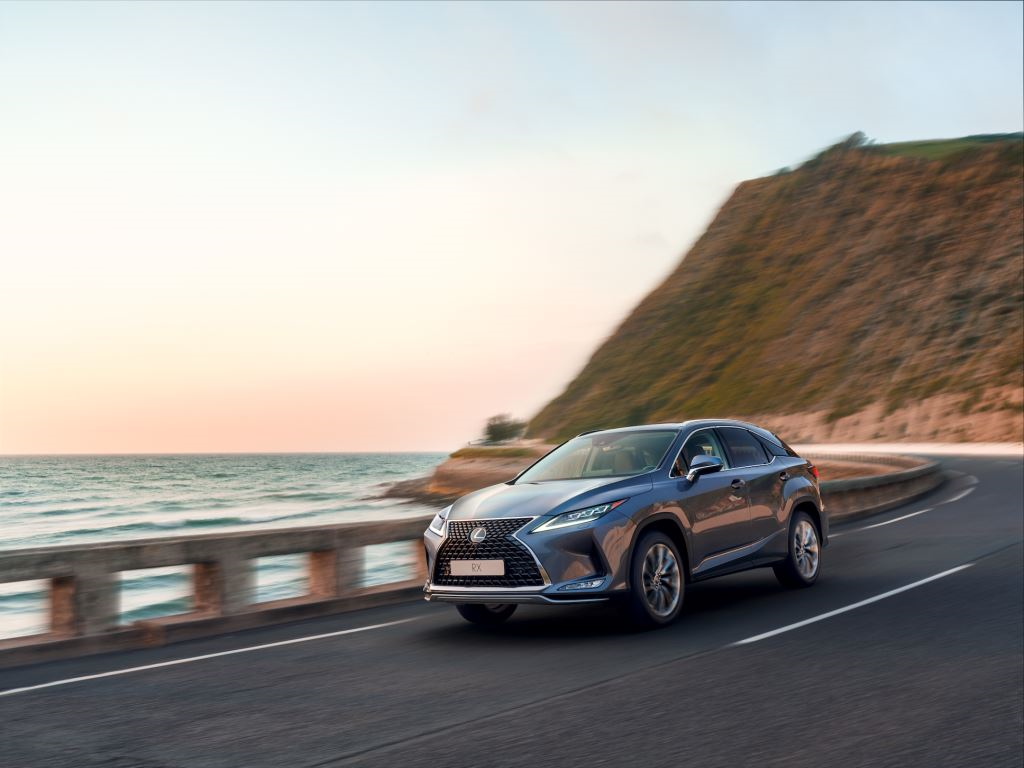 Lexus в тройке лидеров по продажам среди премиальных брендов в 2019 году