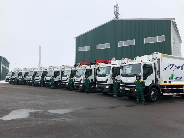 Десять мусороуборочных машин IVECO переданы коммунальщикам Казахстана