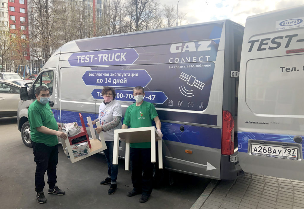 ГАЗ передаст волонтерам более 200 автомобилей