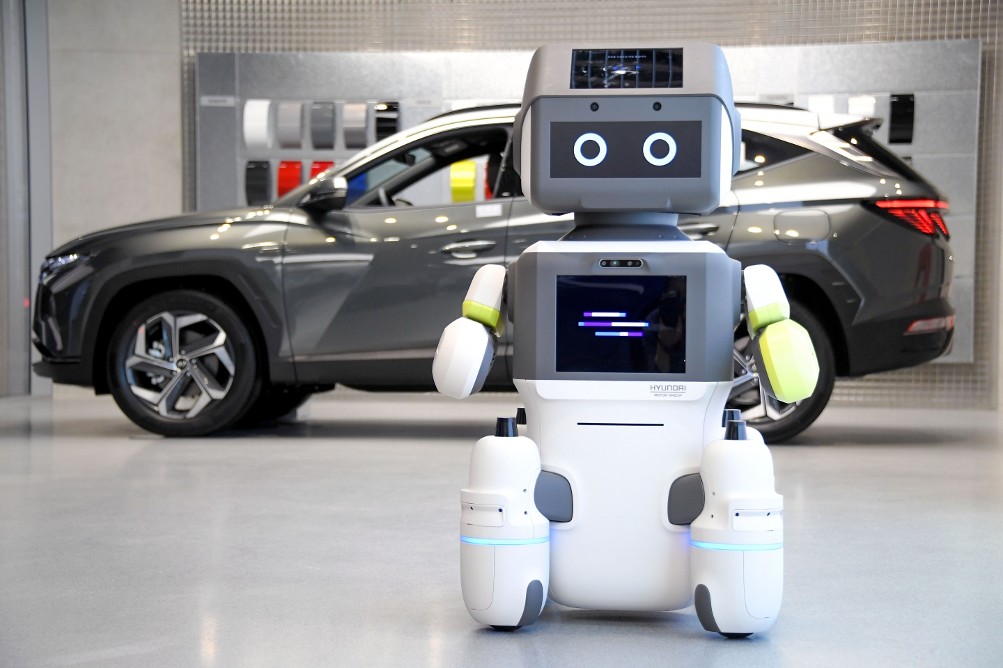 Hyundai представил робота по работе с клиентами