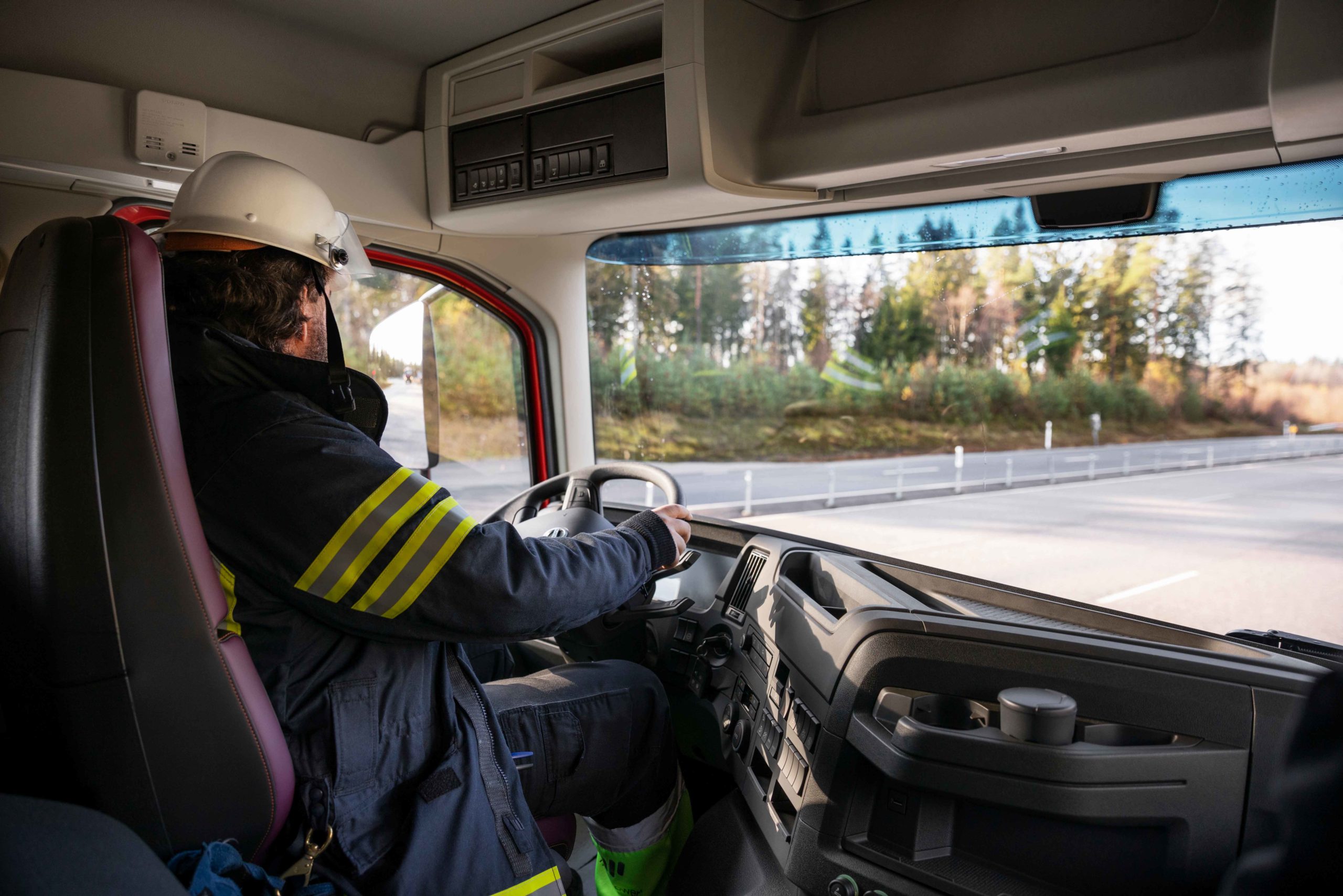 Сдвоенная кабина грузовиков Volvo FM и FMX  для экипажей экстренных служб