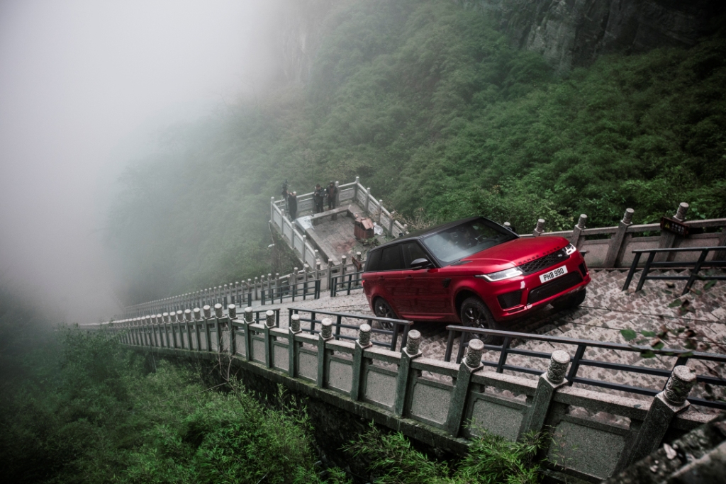 Продан миллионный Range Rover Sport