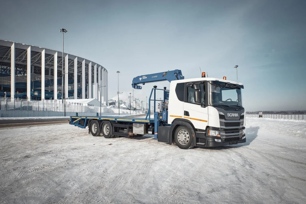 Эвакуатор на шасси Scania P380B6x2LB для спецтехники