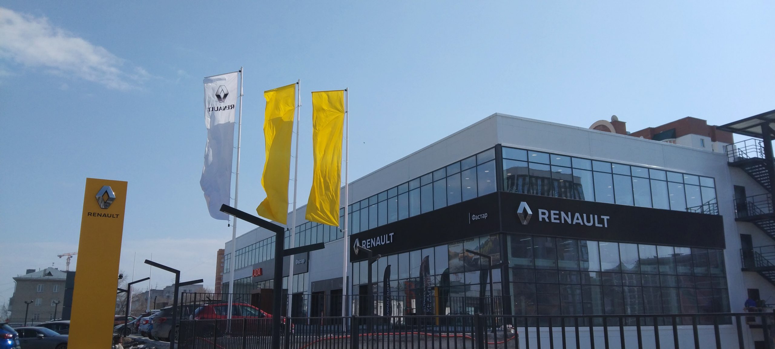 В Новосибирске открылся дилерский центр Renault в стандарте Evolution