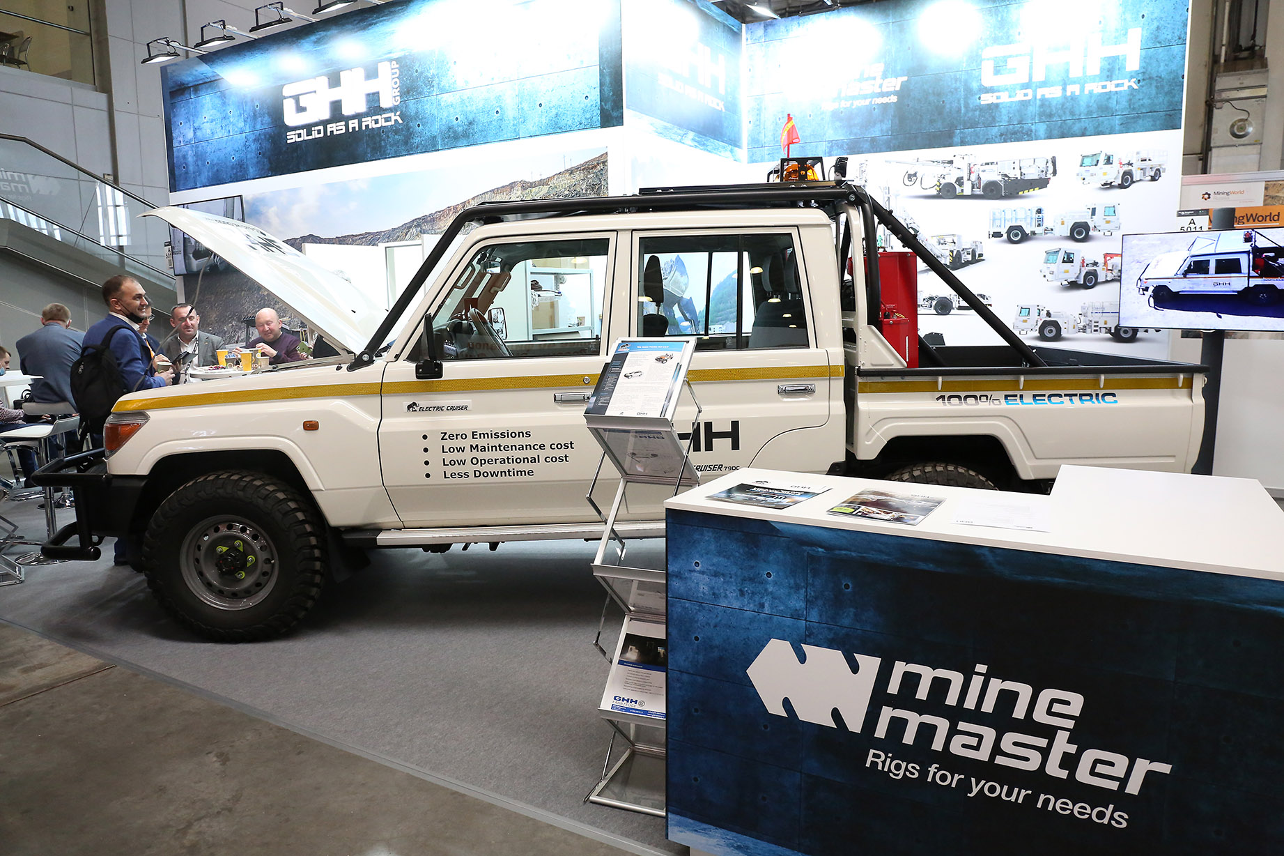 В России представлен электромобиль для работы в шахтах