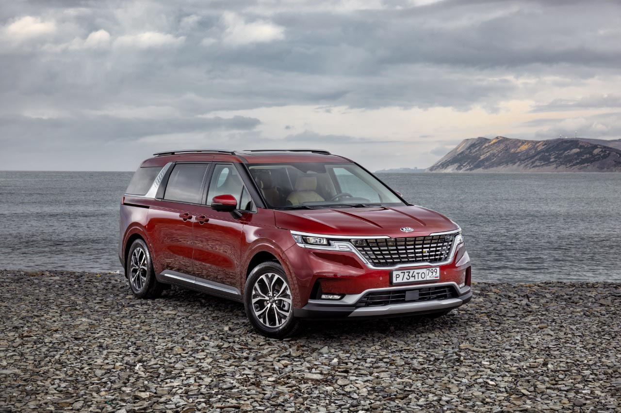 В России начались продажи Kia Carnival