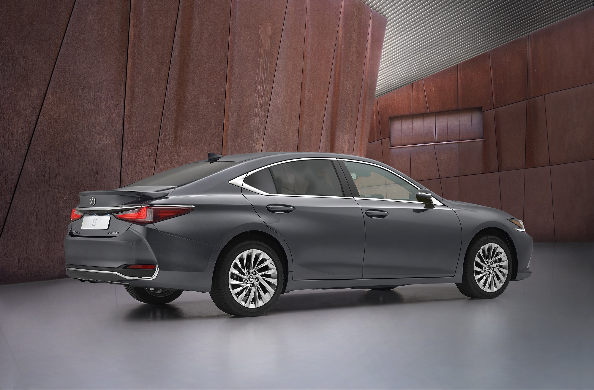 Состоялась мировая премьера LEXUS ES