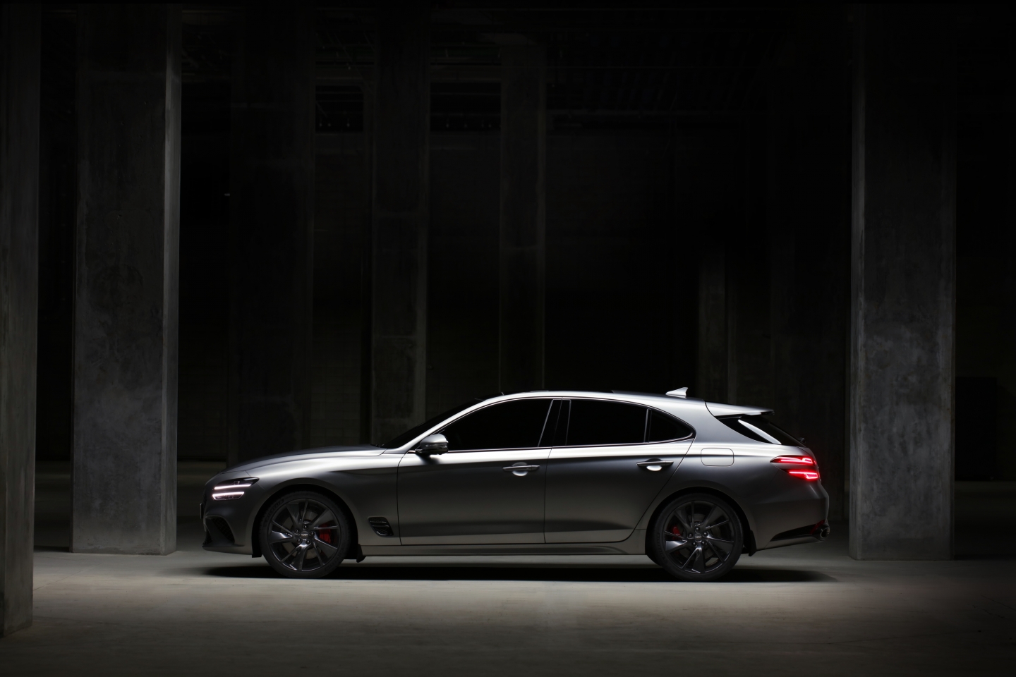 Появились первые изображения премиального универсала Genesis G70 Shooting Brake