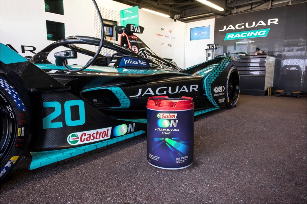Продукция Castrol совершенствуется с Jaguar Racing