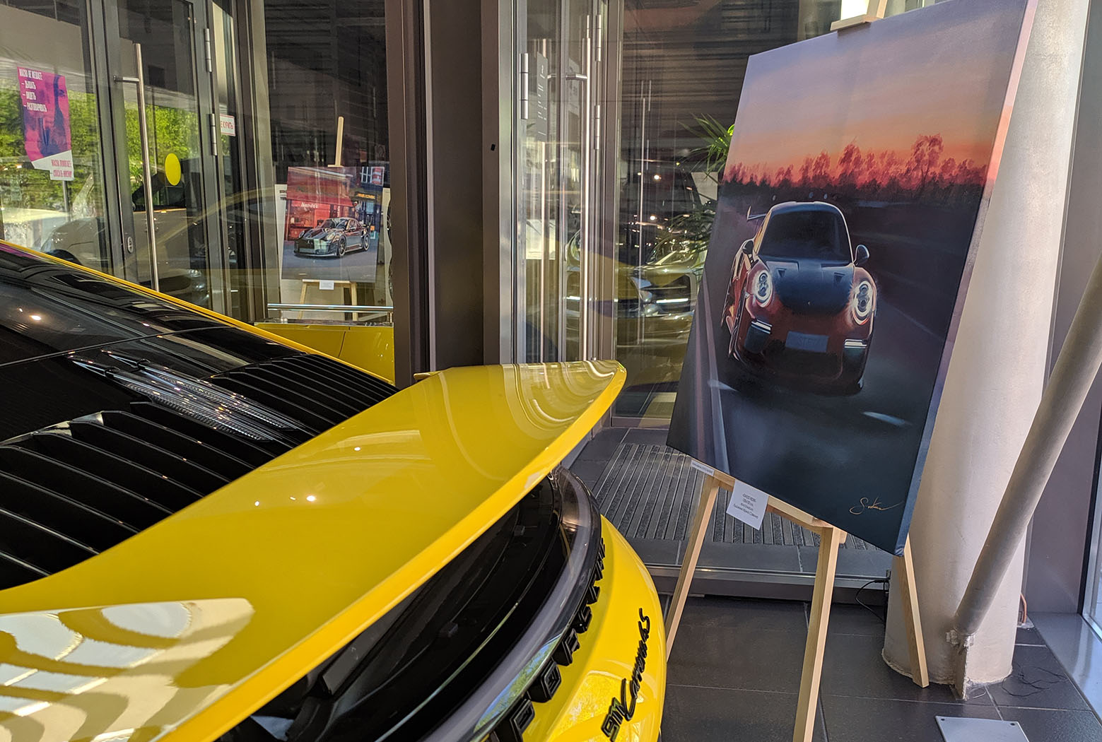 11 картин с изображением автомобилей Porsche выставлены в дилерских центрах АСЦ