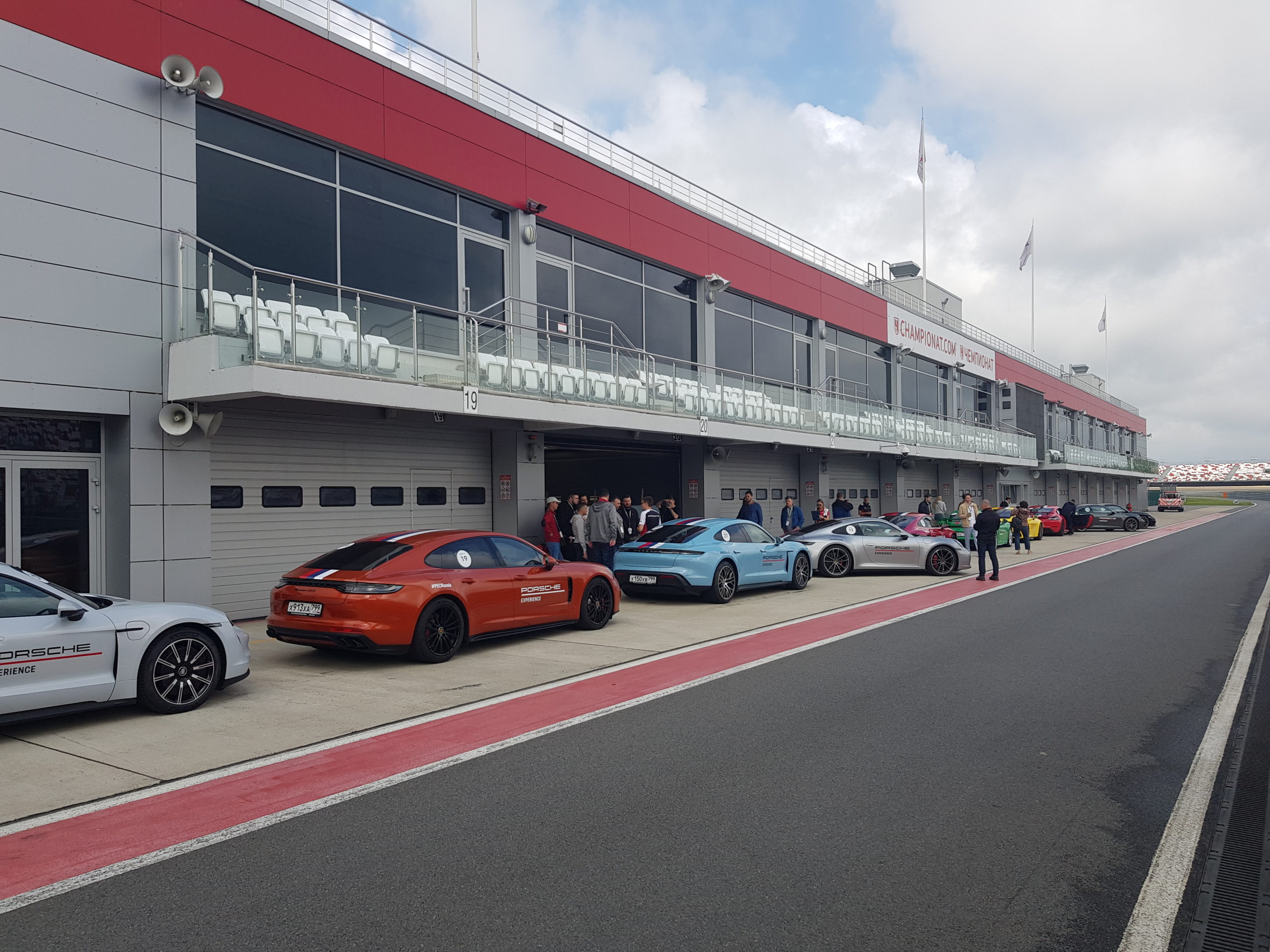 Линейку Porsche протестировали клиенты ГК АВТОDOM