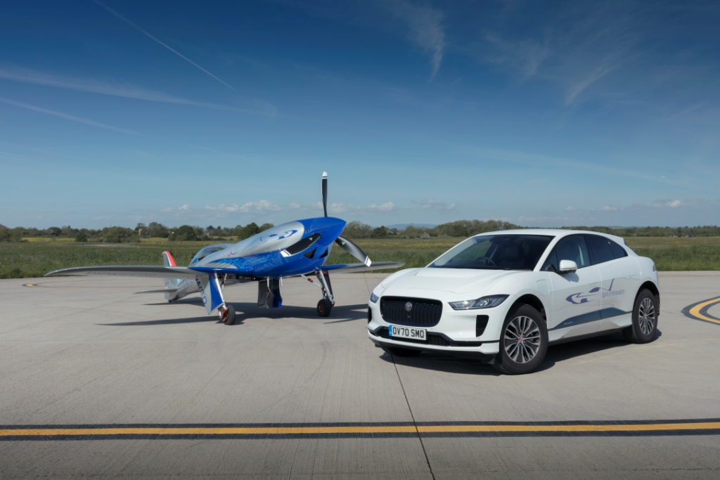 Jaguar I-PACE поможет поставить рекорд скорости электросамолету