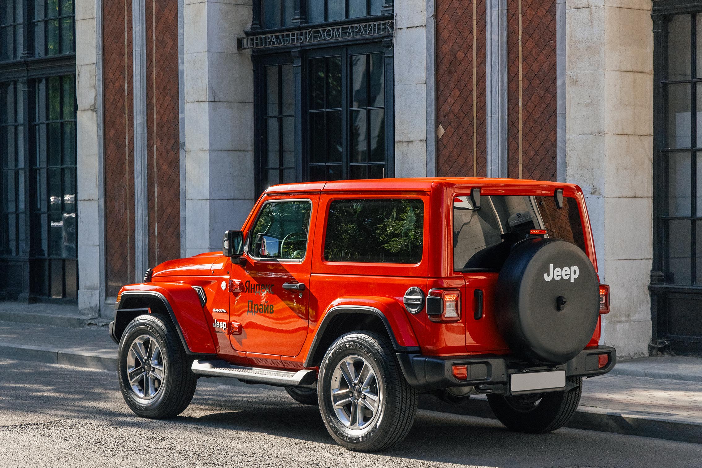 Jeep Wrangler Sahara теперь можно взять в Драйве - Abiznews