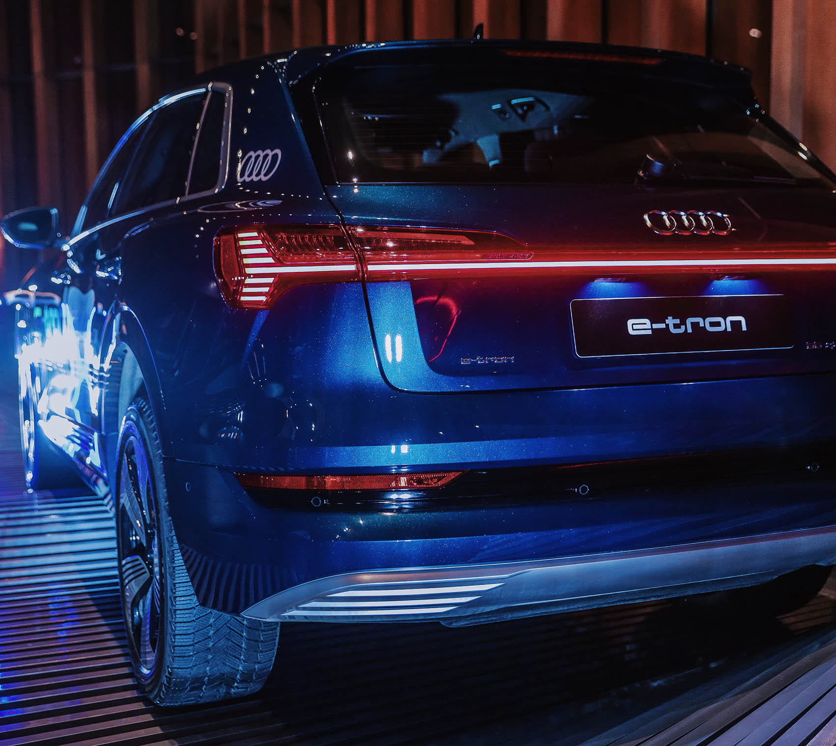 Электрокар Audi e-tron на концерте легендарной A’STUDIO в Барвиха Luxury Village