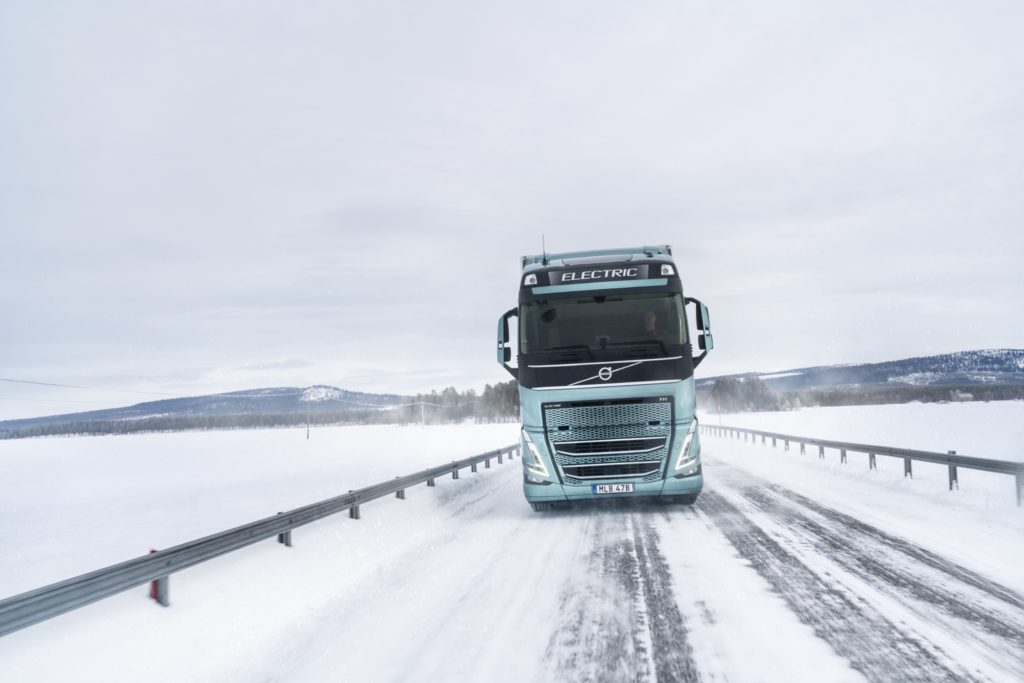 Электрогрузовики Volvo - проверено севером