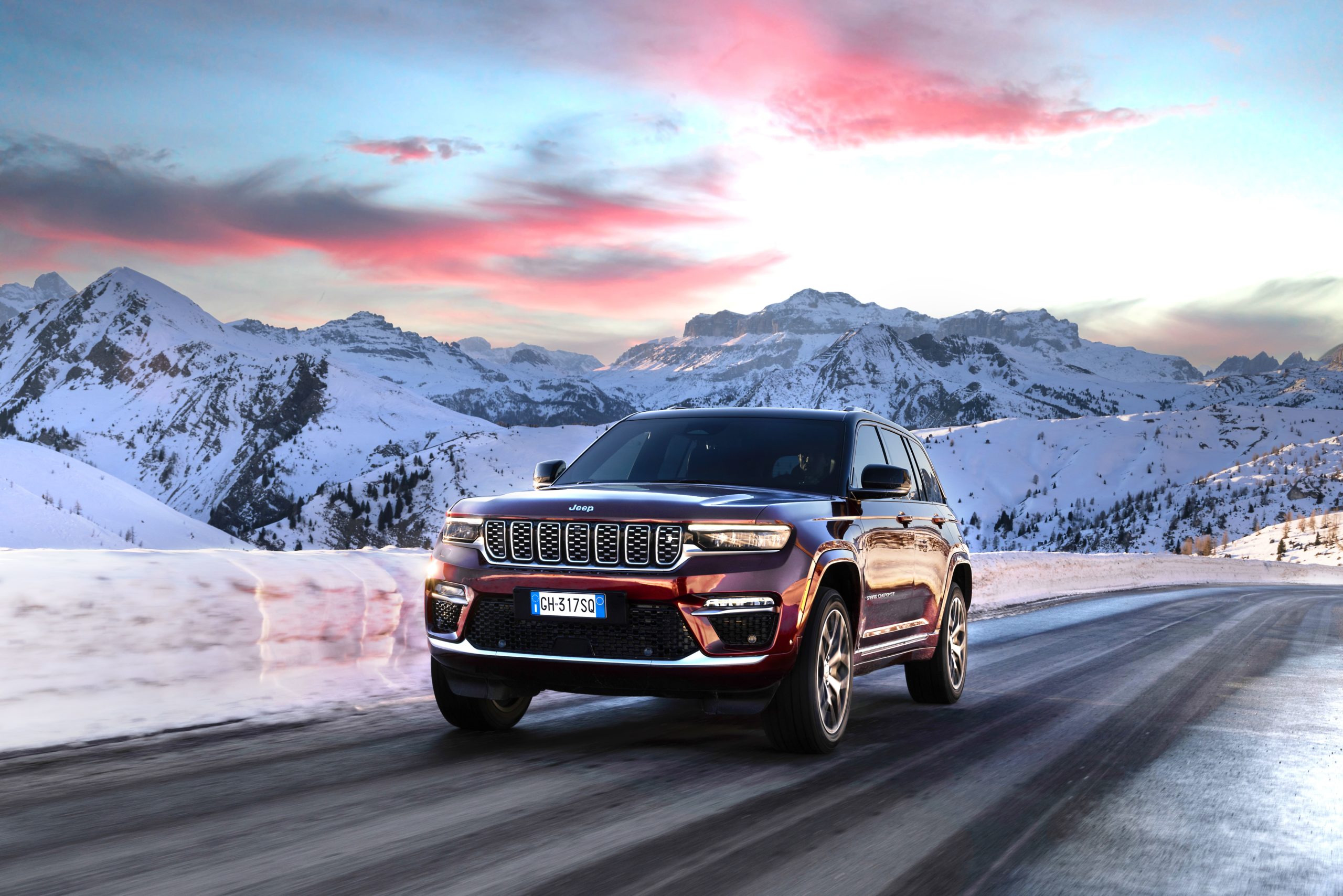 В Европе начались продажи Jeep Grand Cherokee 4xe с новой гибридной технологией