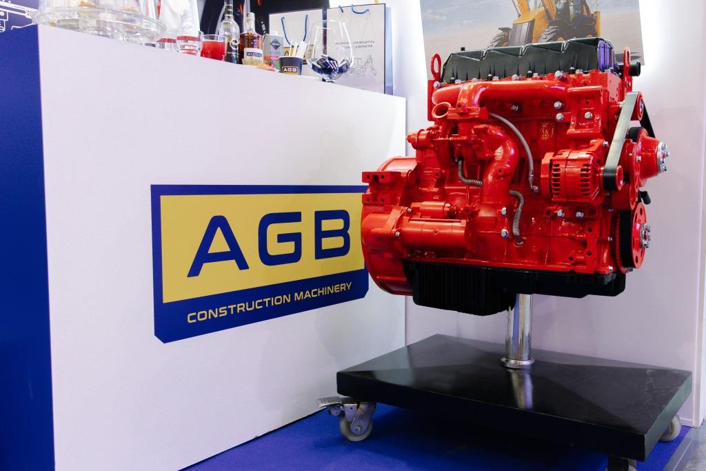 Компания AGB представила новый отечественный экскаватор-погрузчик AGB 3CR
