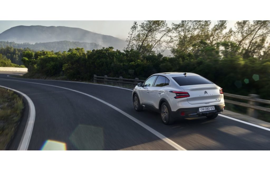 Новые Citro&euml;n C4 X и &euml;-C4 X 2022 года
