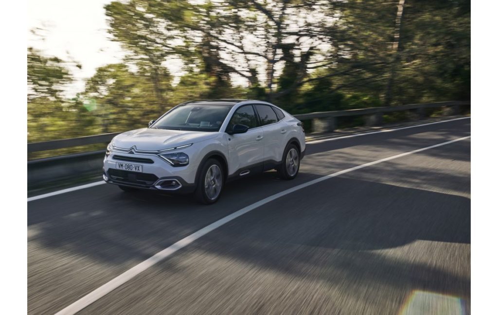 Новые Citro&euml;n C4 X и &euml;-C4 X 2022 года