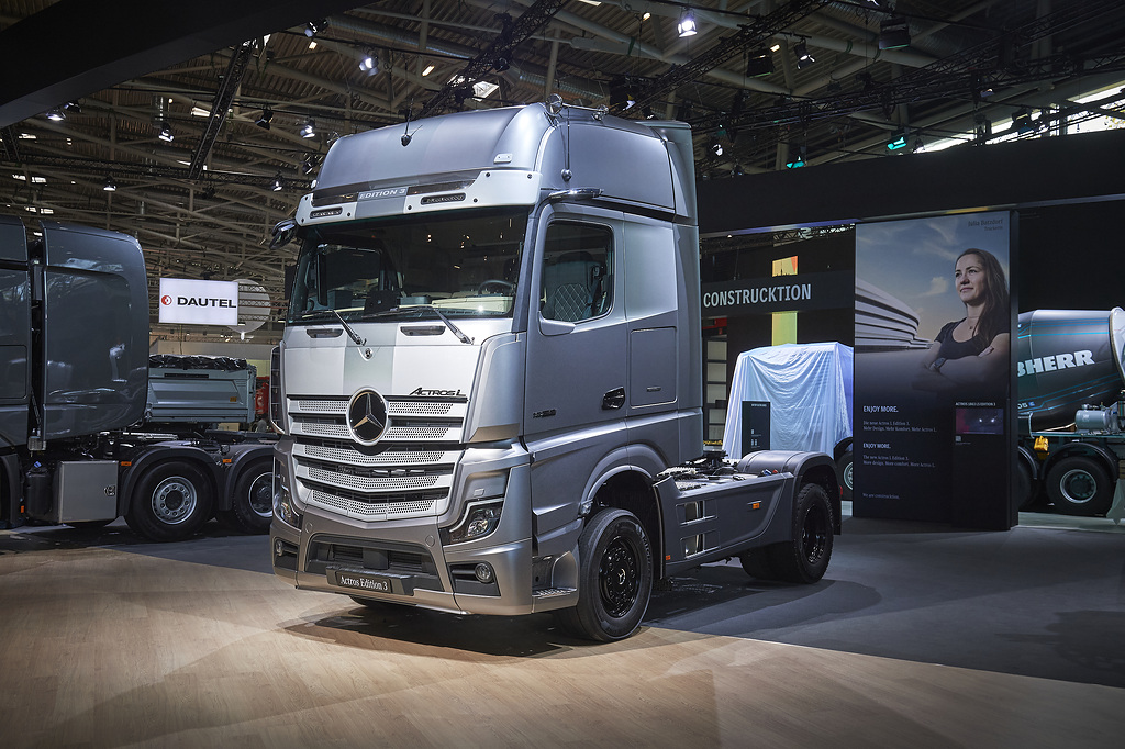 Mercedes Benz Trucks Russia