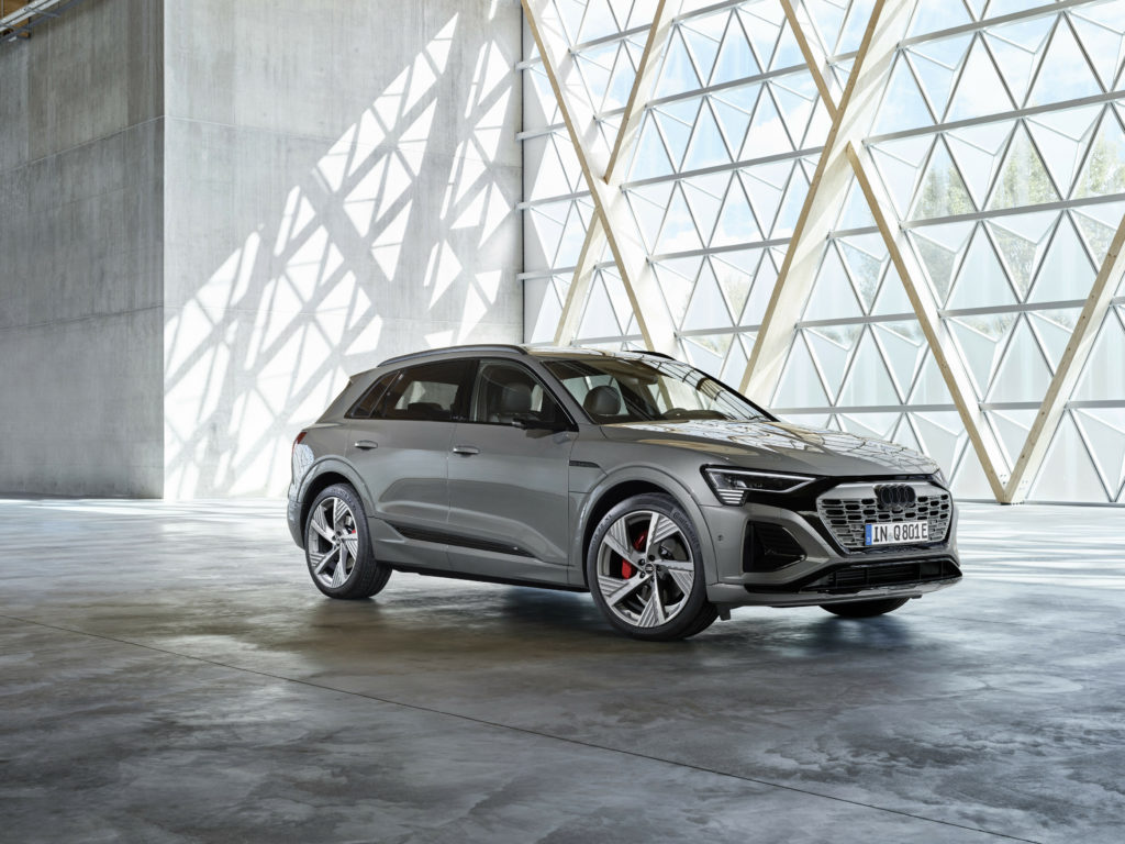 Новый Audi Q8 e-tron