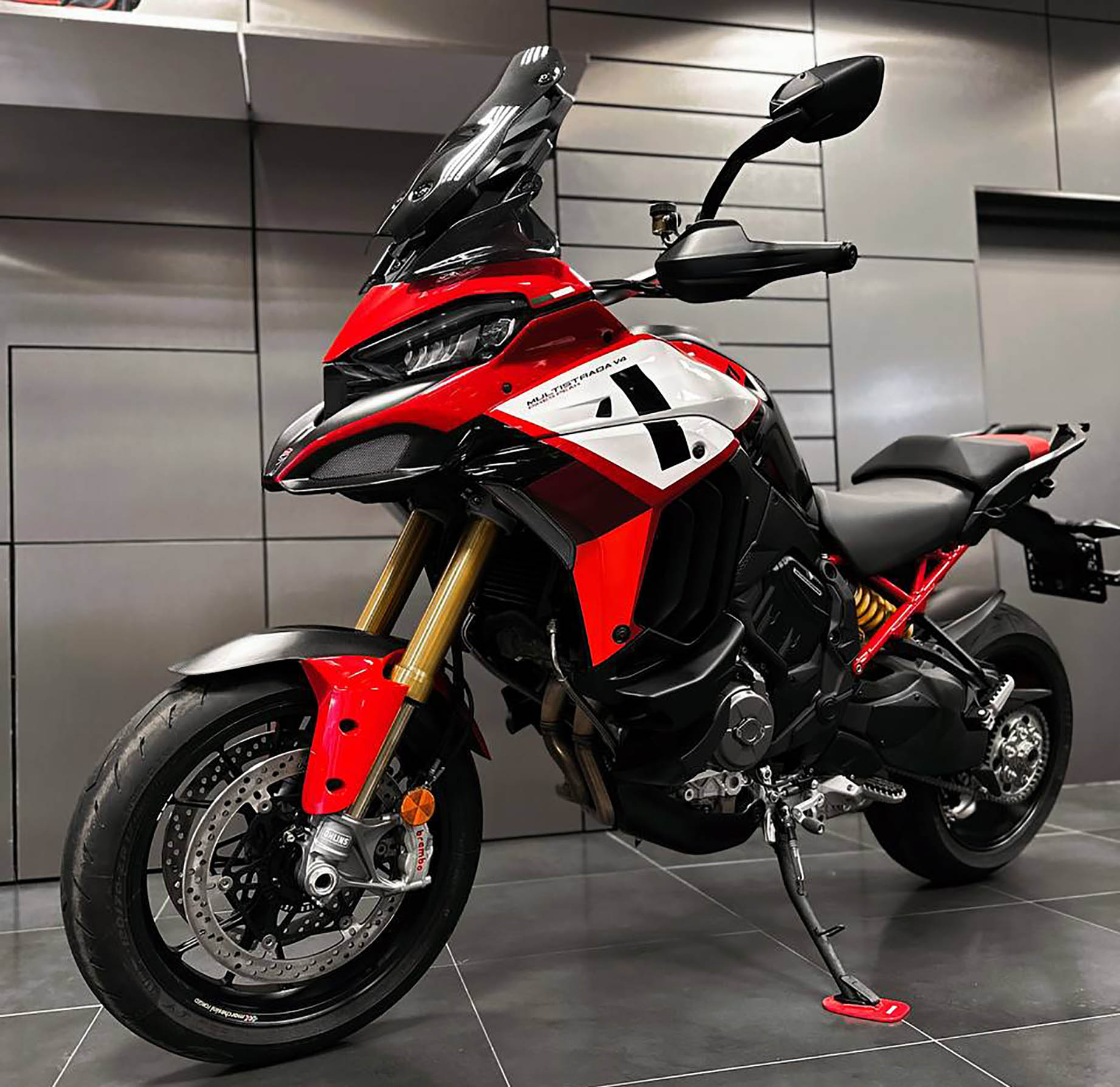 Новый мотоцикл Ducati Multistrada V4 Pikes Peak