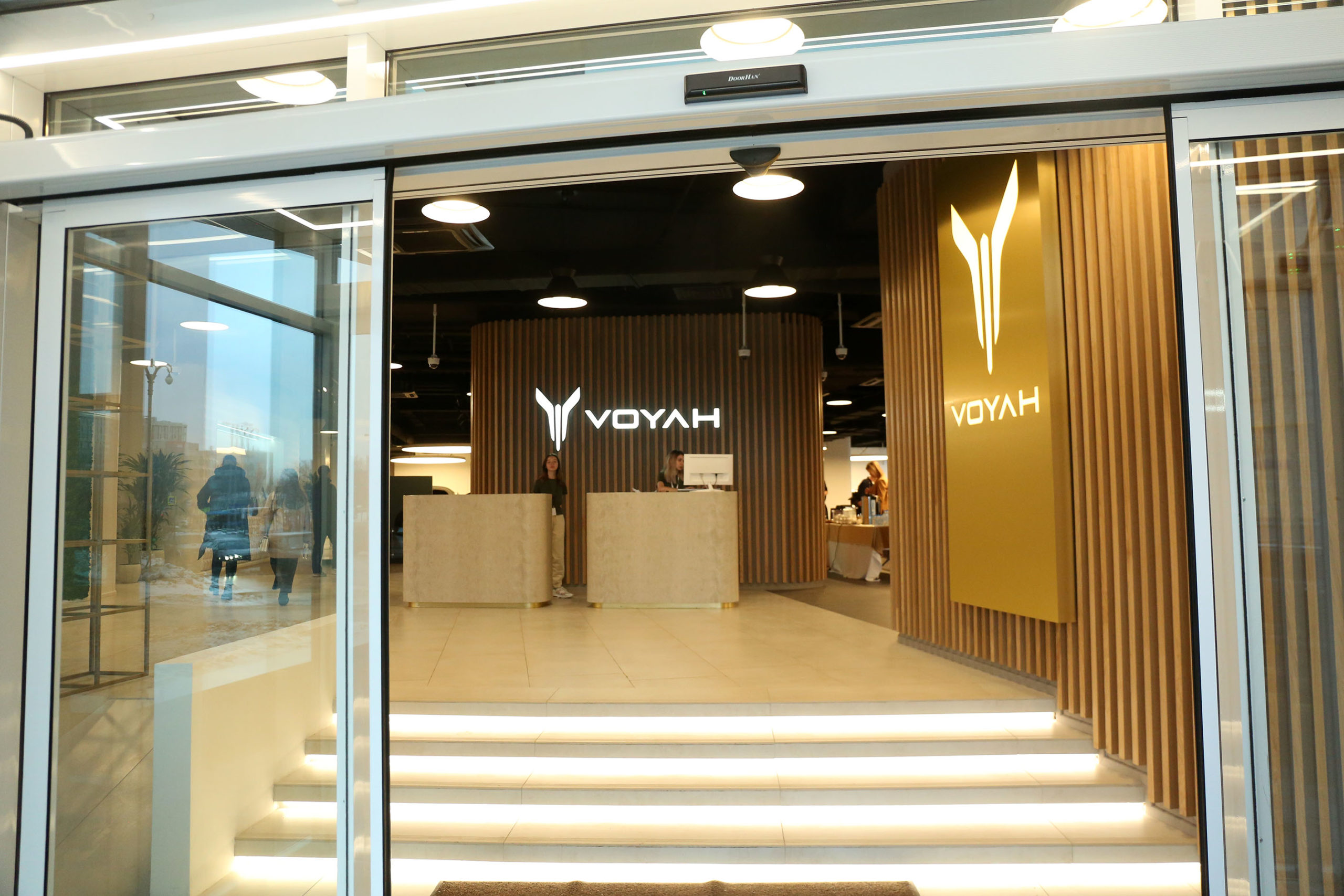 Флагманский бутик люксового бренда VOYAH открыли в Москве