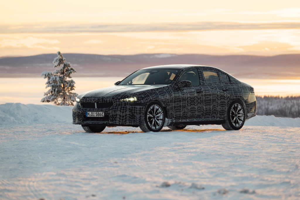 Новый BMW i5 - испытание холодом