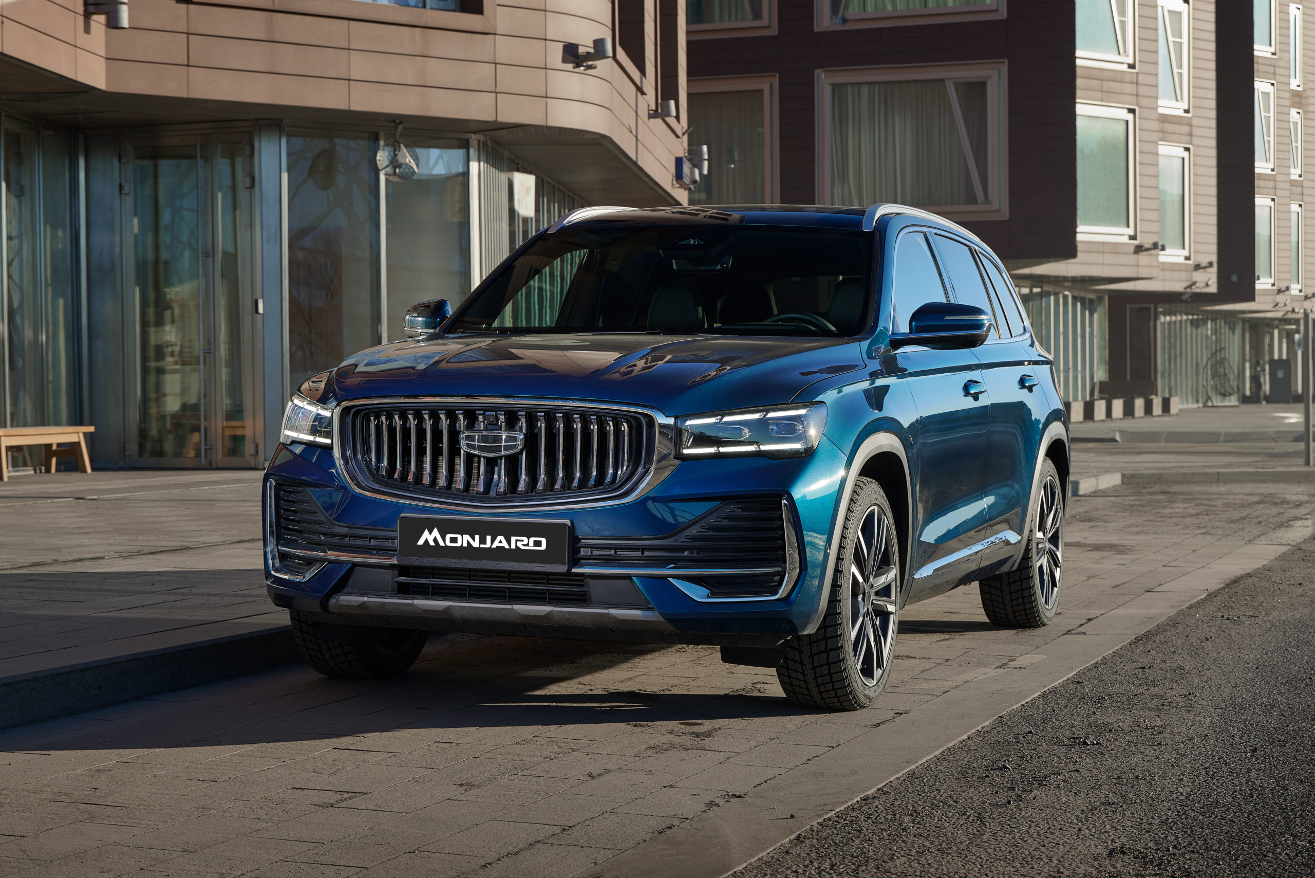 Сегодня стартовали продажи флагманского кроссовера Geely Monjaro