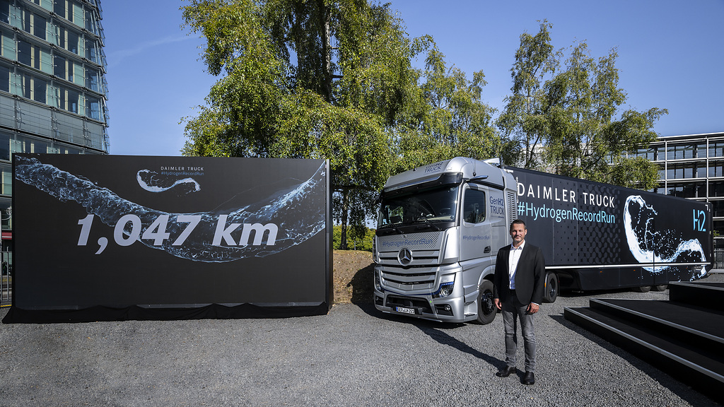 1000 км на одной заправке - Daimler HydrogenRecordRun