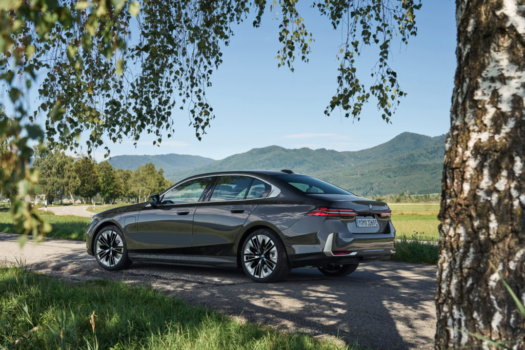 BMW 5 серии с подключаемым гибридным приводом