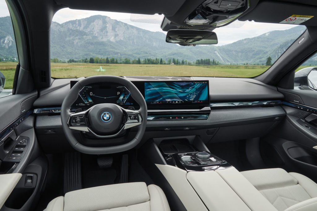 BMW 5 серии с подключаемым гибридным приводом