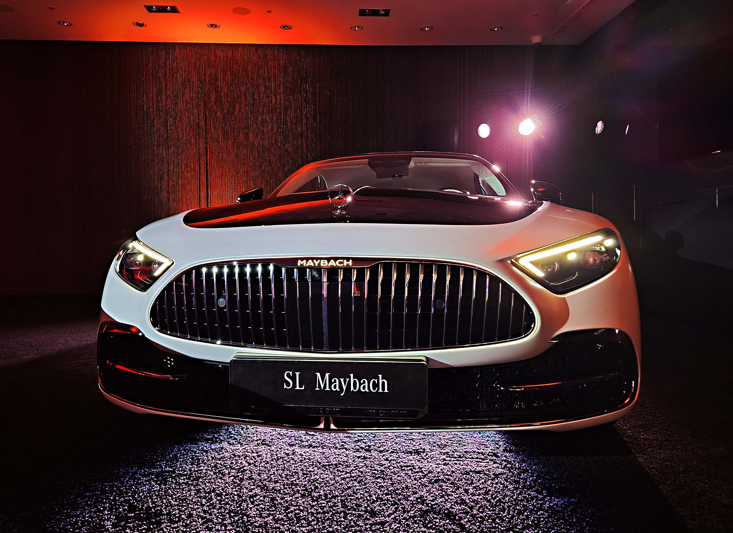 Mercedes-Maybach SL 680 Monogram показали в салоне «МБ РУС Ритейл» Mercedes-Maybach SL 680 Monogram показали в салоне «МБ РУС Ритейл»