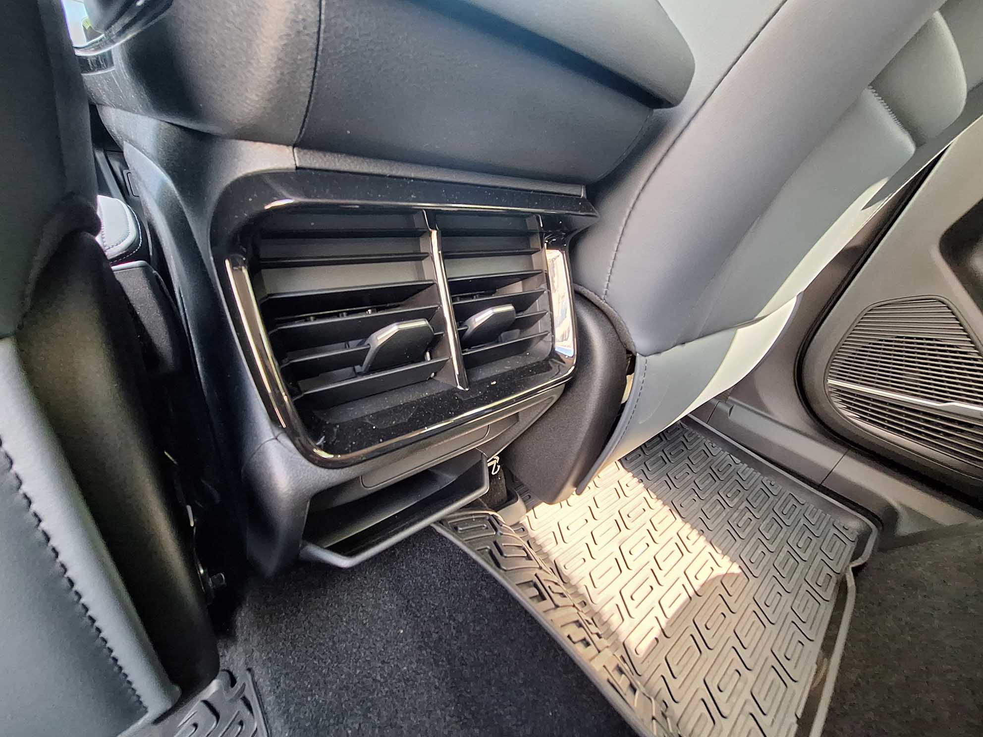 Geely Atlas: вторая версия зеленого Титана